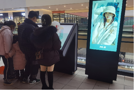 Digital Signage Lighting Adapts To The Upgrade of Consumption